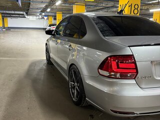 2018 Volkswagen Polo V Рестайлинг, серебристый, 1050000 рублей, вид 4