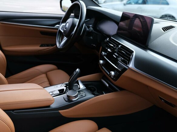 2021 BMW 5 серии 530e VII (G30/G31/G38) Рестайлинг, серый, 3750000 рублей - вид 7