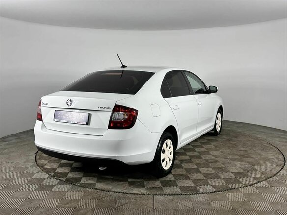 2018 Skoda Rapid I Рестайлинг, белый, 1055000 рублей - вид 5