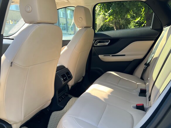 2019 Jaguar F-Pace I, чёрный, 3580000 рублей - вид 17