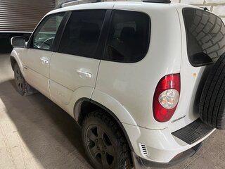 2016 Chevrolet Niva I Рестайлинг, белый, 625000 рублей, вид 4