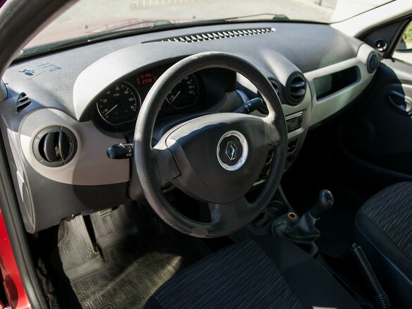2011 Renault Logan I Рестайлинг, красный - вид 16