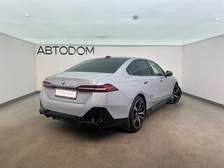2026 BMW 5 серии 530i xDrive VIII (G60/G61/G68), серый, 10075000 рублей, вид 4