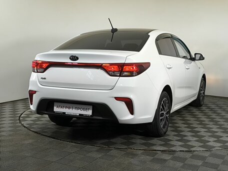 2018 Kia Rio IV, белый, 1200000 рублей, вид 4