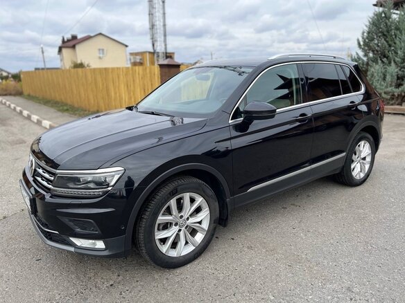 2017 Volkswagen Tiguan II, чёрный, 2235000 рублей