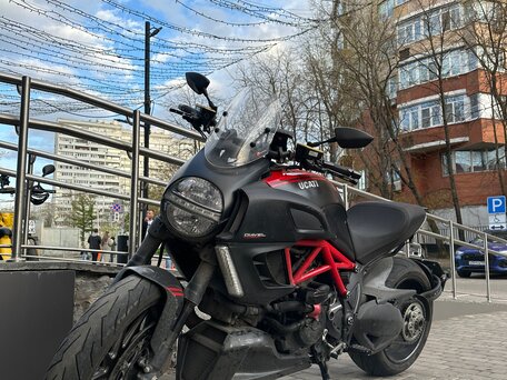2011 Ducati Diavel Carbon, красный, 800000 рублей, вид 1