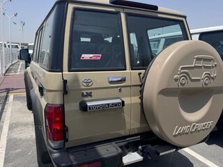 2026 Toyota Land Cruiser 76 70 Series Рестайлинг 2, бежевый, 12110000 рублей, вид 5