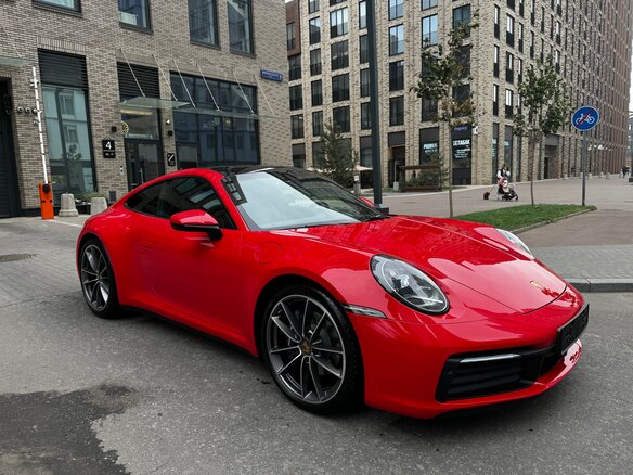 2019 Porsche 911 Carrera 4 VIII (992), красный, 12999999 рублей - вид 3