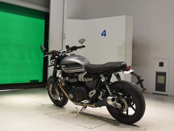 2020 Triumph Speed Twin, серый, 900000 рублей - вид 5