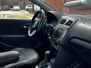 2019 Volkswagen Polo V Рестайлинг, чёрный, 1250000 рублей, вид 4
