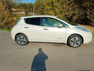 2013 Nissan Leaf (EM57) I (ZE0/AZE0), белый, 1280000 рублей, вид 3