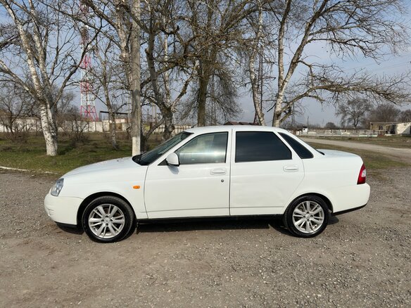 2015 Lada (ВАЗ) Priora I Рестайлинг, белый, 650000 рублей - вид 2
