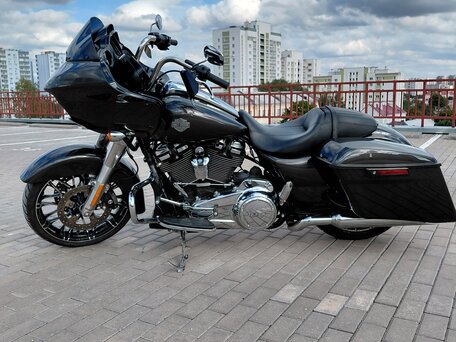 2022 Harley-Davidson Road Glide, серый, 1420000 рублей, вид 2