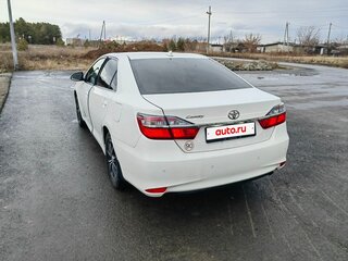 2017 Toyota Camry VII (XV50) Рестайлинг 2, белый, 2000000 рублей, вид 4