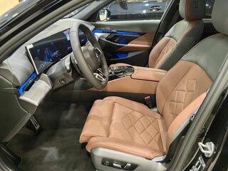 2025 BMW 5 серии 530i xDrive VIII (G60/G61/G68), чёрный, 12629900 рублей, вид 4