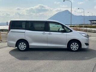 2020 Toyota Noah III (R80) Рестайлинг, серебристый, 1916000 рублей, вид 5
