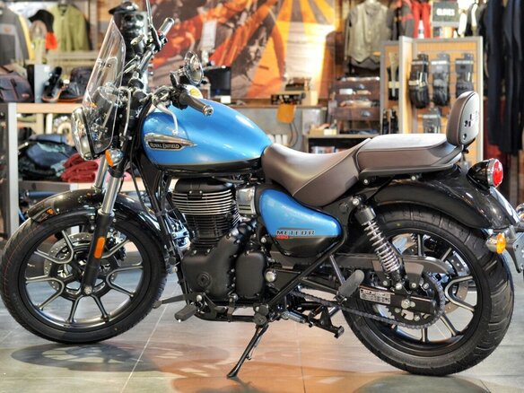 2026 Royal Enfield Meteor, голубой, 528000 рублей - вид 2
