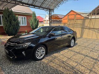 2015 Toyota Camry VII (XV50) Рестайлинг, чёрный, 1940000 рублей, вид 2
