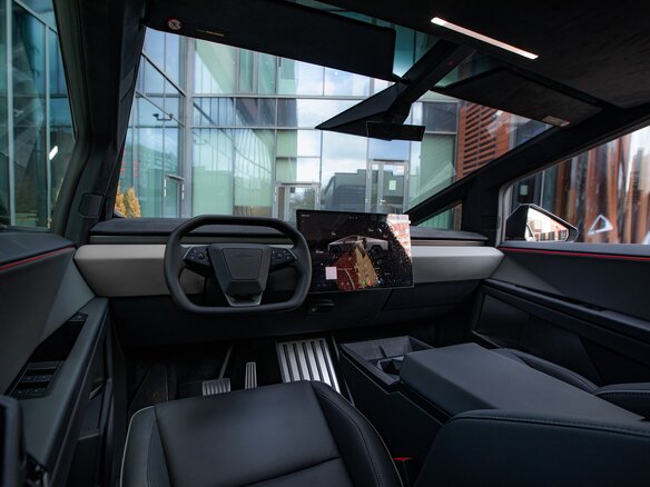 2026 Tesla Cybertruck Cyberbeast, серебристый - вид 28