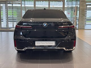 2026 BMW 7 серии 740i xDrive VII (G70), чёрный, 15500000 рублей, вид 4