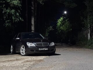 2001 Mercedes-Benz S-Класс 320 IV (W220), чёрный, 850000 рублей, вид 2