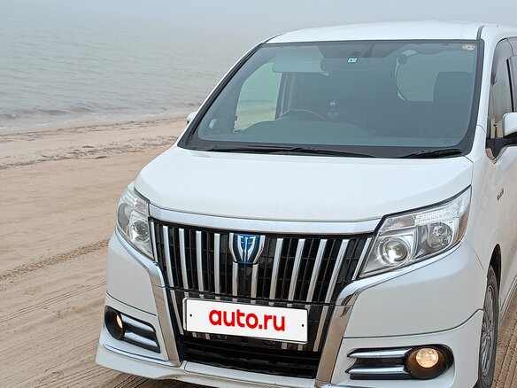 2015 Toyota Esquire I, белый, 1850000 рублей