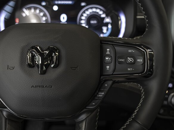 2026 Ram 1500 Crew Cab V Рестайлинг, чёрный - вид 36