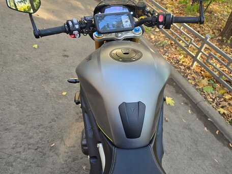 2021 Triumph Speed Triple, серый, 900000 рублей, вид 4