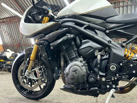 2022 Triumph Speed Triple, белый, 1550000 рублей - вид 13