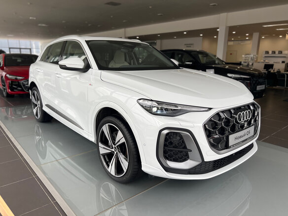 2025 Audi Q5 40 TFSI III (GU), белый, 9390000 рублей - вид 3