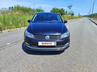 2017 Volkswagen Polo V Рестайлинг, чёрный, 1390000 рублей, вид 3