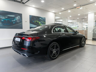 2025 Mercedes-Benz E-Класс 300 VI (W214, S214), чёрный, 8550000 рублей, вид 4