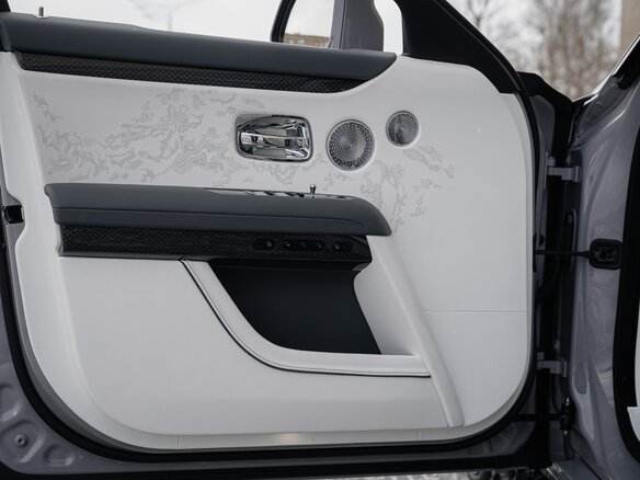 2026 Rolls-Royce Ghost Black Badge II Рестайлинг (Series II), серый, 58900000 рублей - вид 14