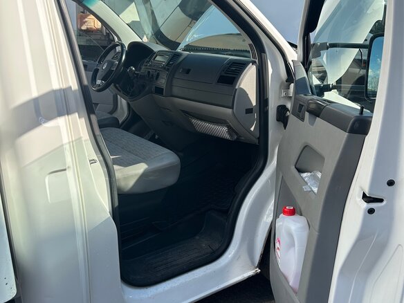 2012 Volkswagen Transporter, белый, 1200000 рублей - вид 3