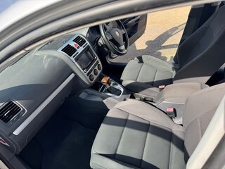 2004 Volkswagen Golf V, серебристый, 420000 рублей, вид 4