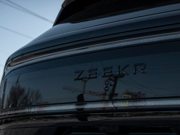 2025 Zeekr 9X 70 kWh, чёрный - вид 9
