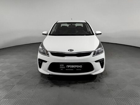 2017 Kia Rio IV, белый, 1060000 рублей, вид 2