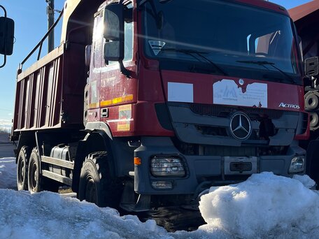 2015 Mercedes-Benz Actros, пурпурный, 3500000 рублей, вид 2
