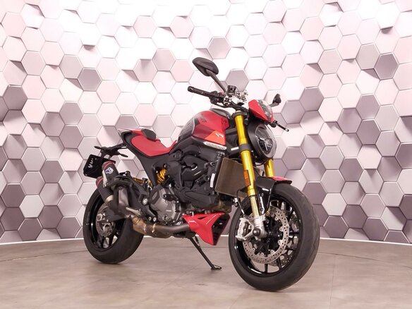2022 Ducati Monster 937, красный
