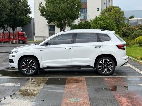 2023 Skoda Karoq DSG7 I, белый, 2520000 рублей, вид 2