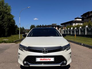 2017 Toyota Camry VII (XV50) Рестайлинг 2, белый, 2037000 рублей, вид 2