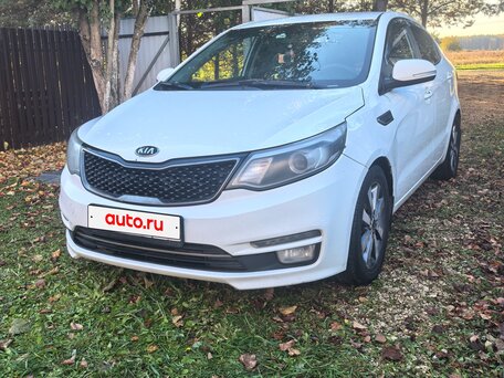 2016 Kia Rio III Рестайлинг, белый, 900000 рублей, вид 5