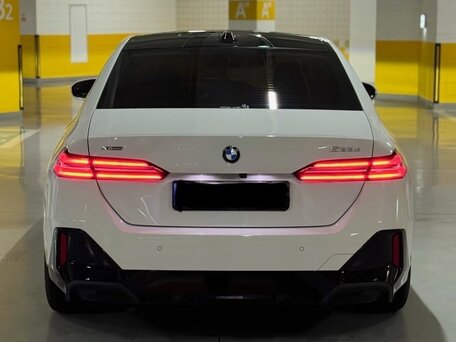 2025 BMW 5 серии 523d xDrive VIII (G60/G61/G68), белый, 7890000 рублей, вид 5