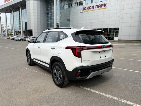 2026 Kia Seltos I Рестайлинг, белый, 2048000 рублей, вид 5