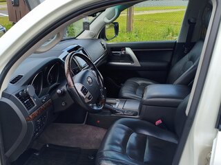 2013 Toyota Land Cruiser 200 Series Рестайлинг 1, белый, 3950000 рублей, вид 4