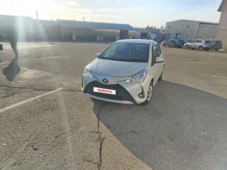 2017 Toyota Vitz III (XP130) Рестайлинг 2, белый, 1100000 рублей, вид 3