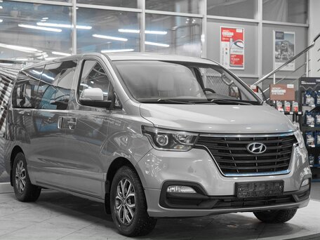 2018 Hyundai H-1 II Рестайлинг 2, серебристый, 2489000 рублей, вид 3