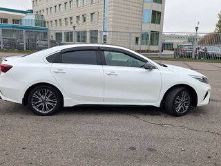 2022 Kia Cerato IV Рестайлинг, белый, 3250000 рублей, вид 4