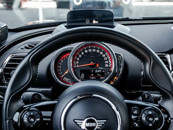 2020 Mini Clubman JCW John Cooper Works II Рестайлинг, зелёный, 3100000 рублей - вид 12