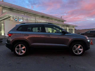2020 Skoda Karoq DSG6 I, серый, 2339000 рублей, вид 4